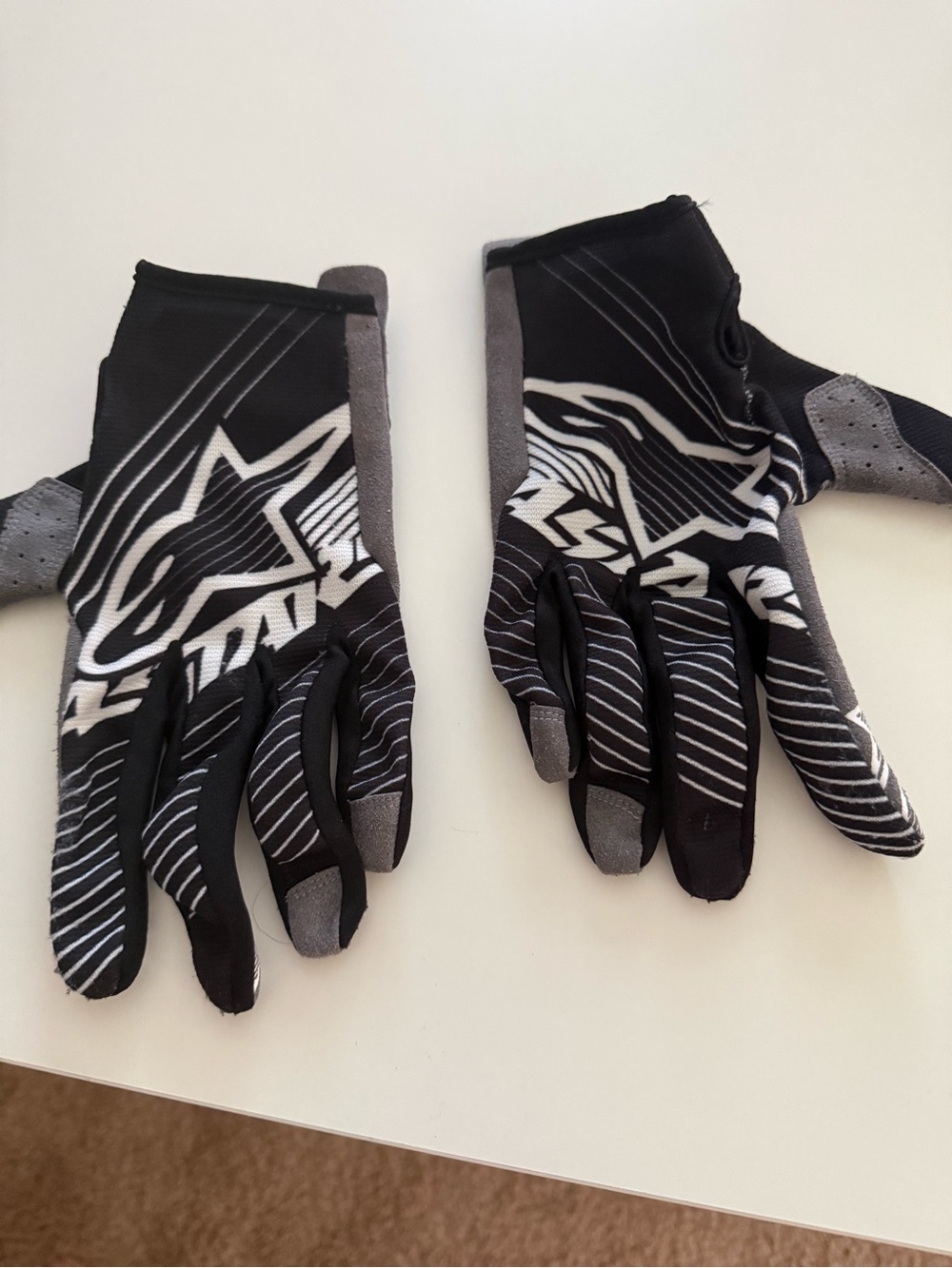 Alpine Stars- Radar tracker gloves- Black and Gray Riding Gloves- Sz L
